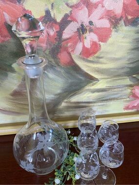 Etched Crystal Decanter and Stopper,